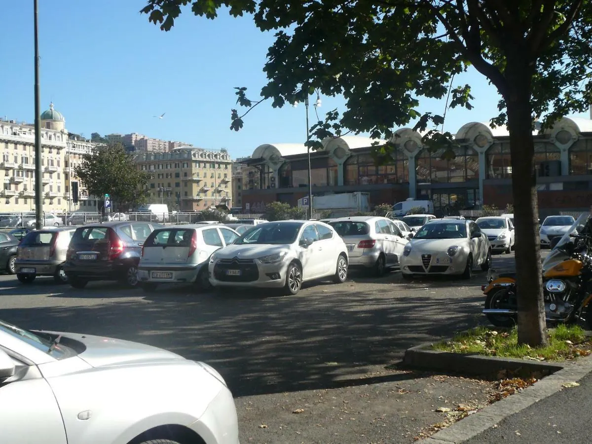 Apartment Centrale & Parking Genoa